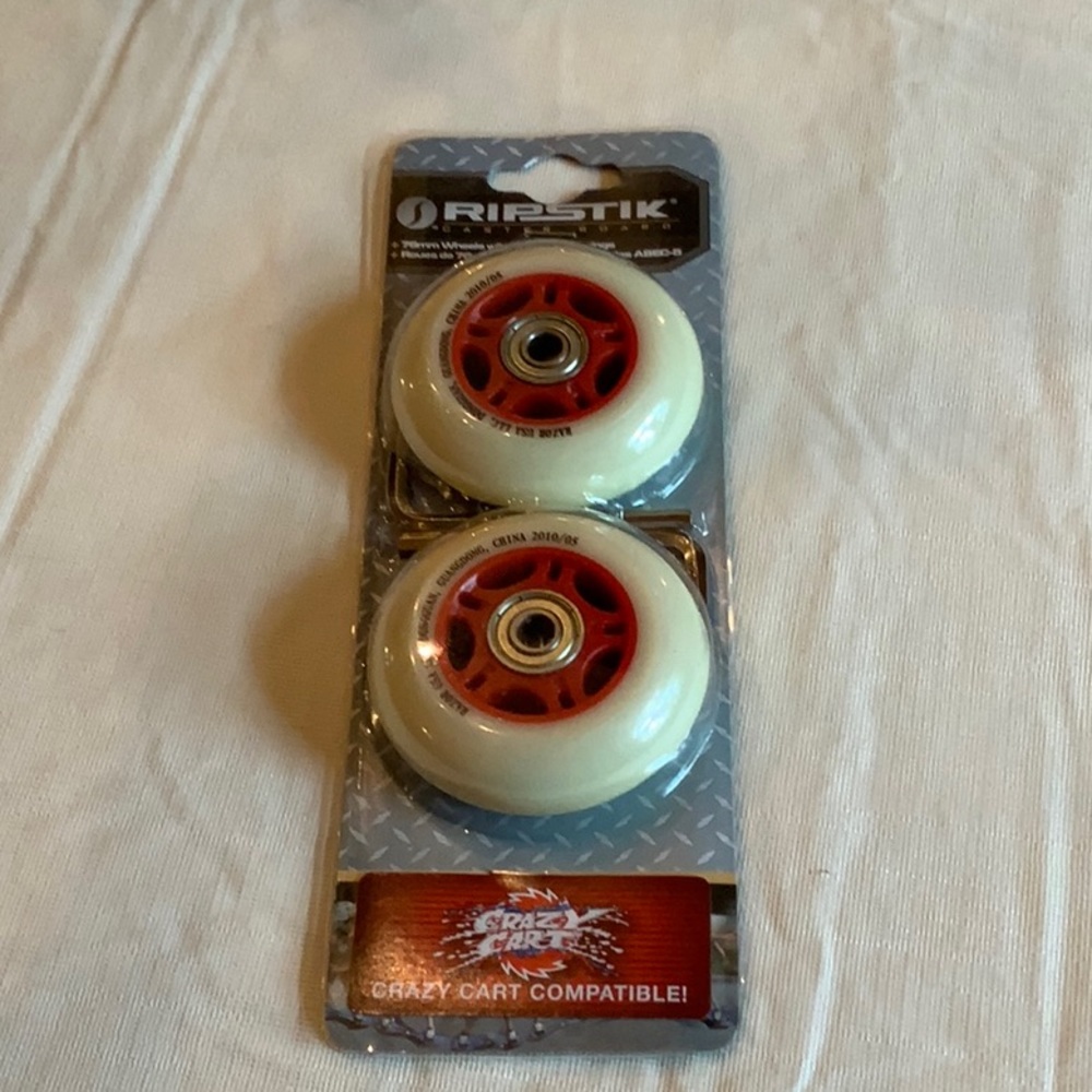 NWT. Razor Ripstik 76mm wheel bearings